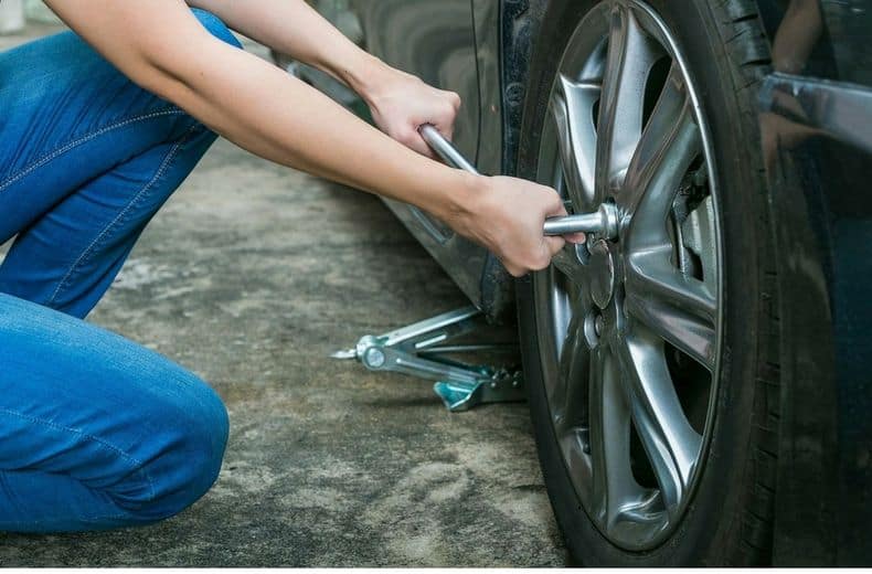 hands tightening lug nuts