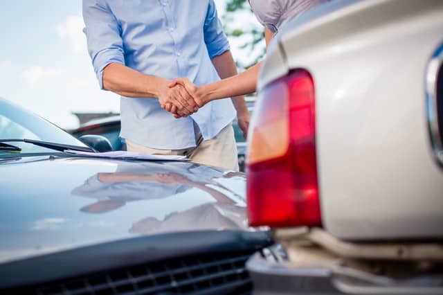 persons shake hand 